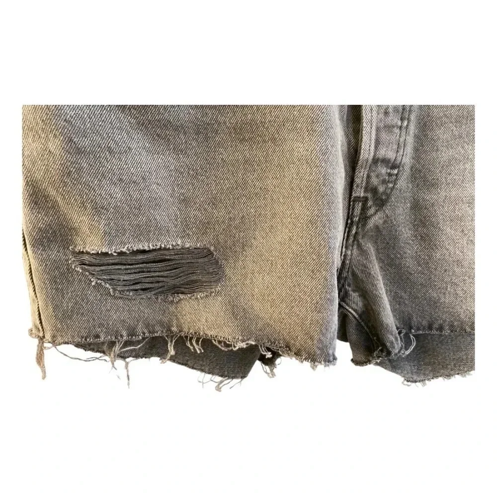 Levi 501 Women's  Distressed Denim Black Shorts‎ Sz 32